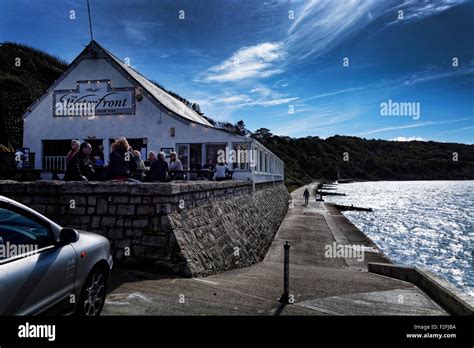 the waterfront totland bay.